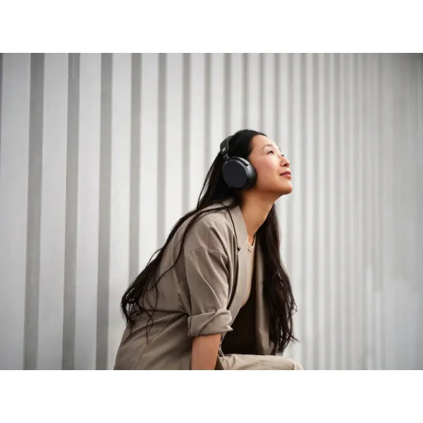 Audífonos Sennheiser MOMENTUM 4 Wireless Adaptive Noise-Canceling Over-The-Ear Headphones - Black - Image 10