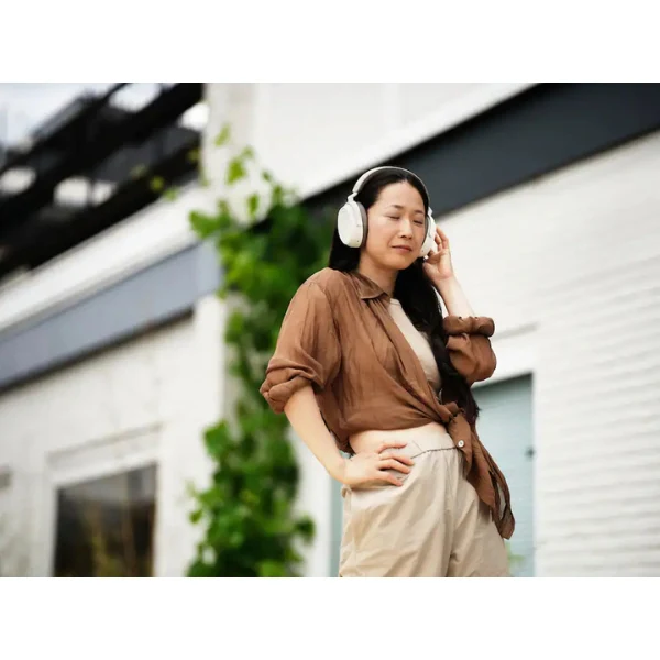 Audífonos Sennheiser MOMENTUM 4 Wireless Adaptive Noise-Canceling Over-The-Ear Headphones - White - Image 9
