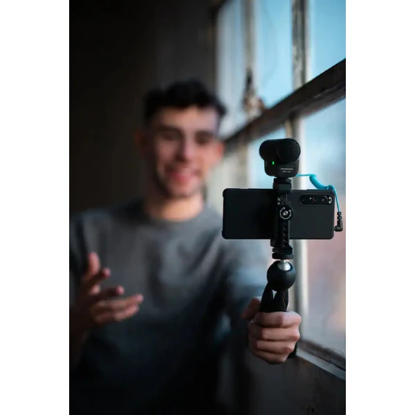 Micrófono Sennheiser Professional MKE 400 + Mobile Kit Directional On-Camera Microphone with Smartphone Clamp & Manfrotto PIXI Mini Tripod - Black - Image 8