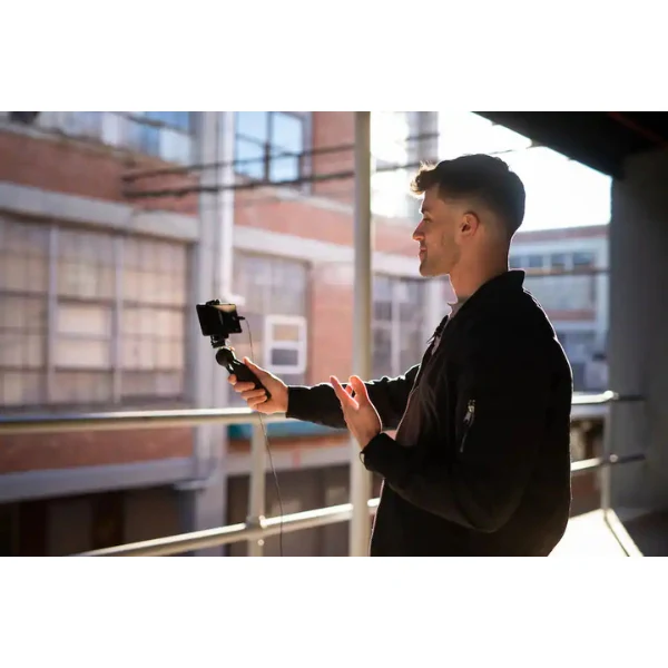 Micrófono Sennheiser XS Lav USB-C Mobile Kit Omnidirectional Clip-on Microphone with Smartphone Clamp & Manfrotto PIXI Mini Tripod - Black - Image 6